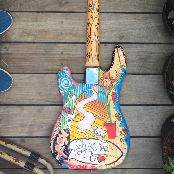 HAND PAINTED BASS GUITAR - Picture 3 of 8
